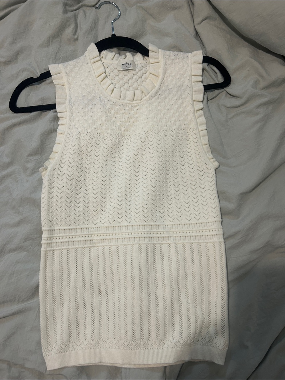 Wilfred Off-White Knit Ruffle-Trim Sleeveless shirt